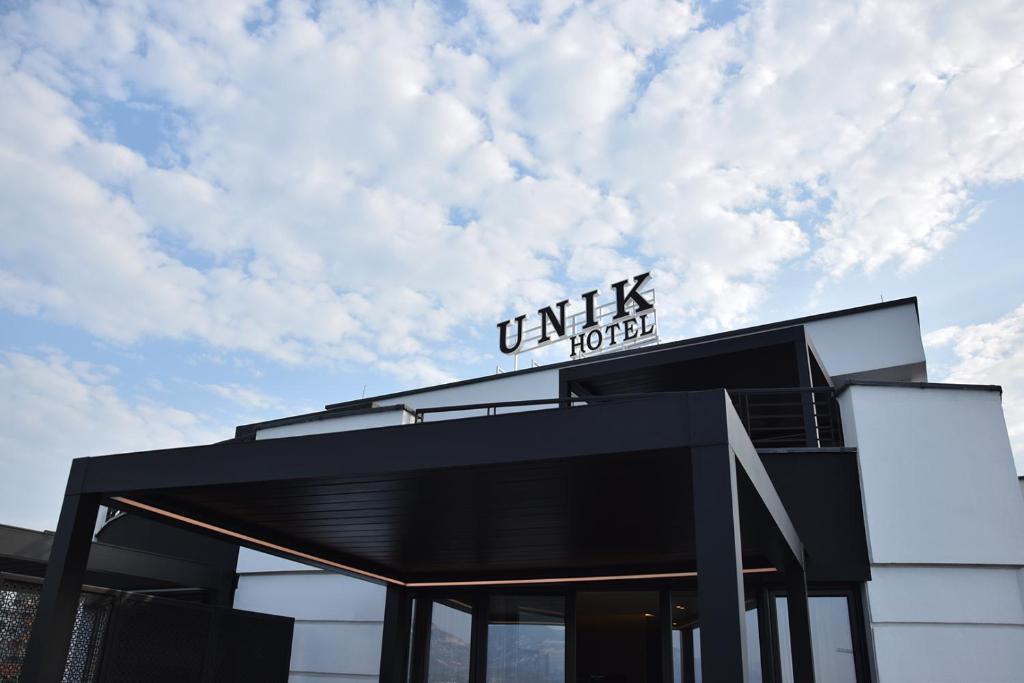 Hotel Unik Tirana 4*